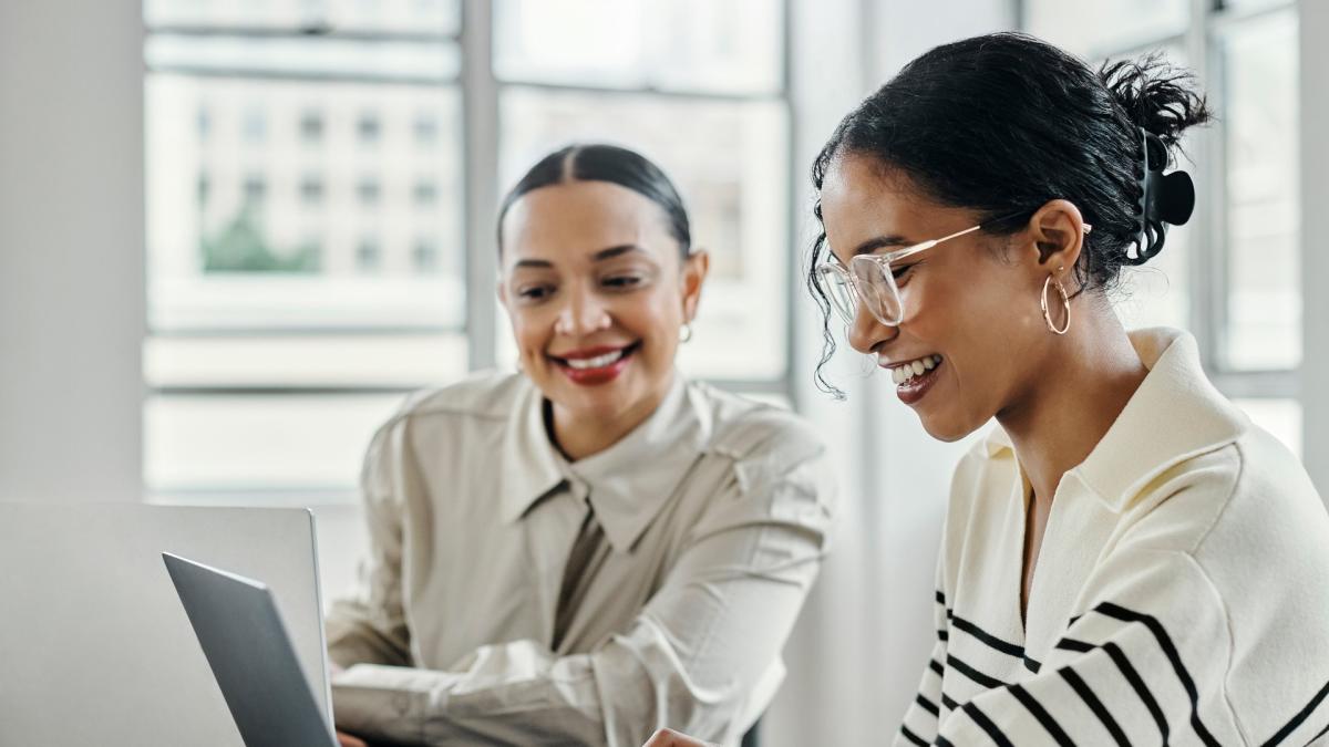 When Seeking Financial Advice, Women Stick Together — Experts Explain Why